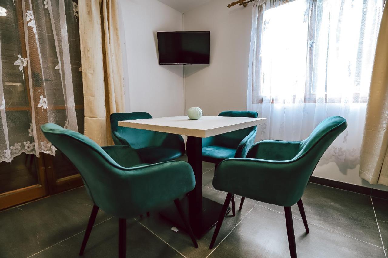Chaty A Apartmany Hracholusky Kemp Kosatka Pnovany Eksteriør billede